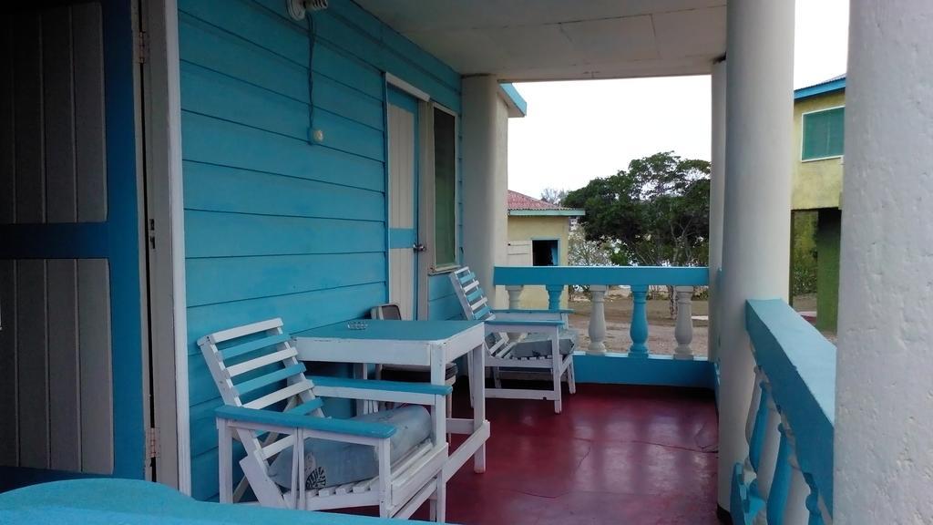 Waikiki Guest House Treasure Beach Dış mekan fotoğraf