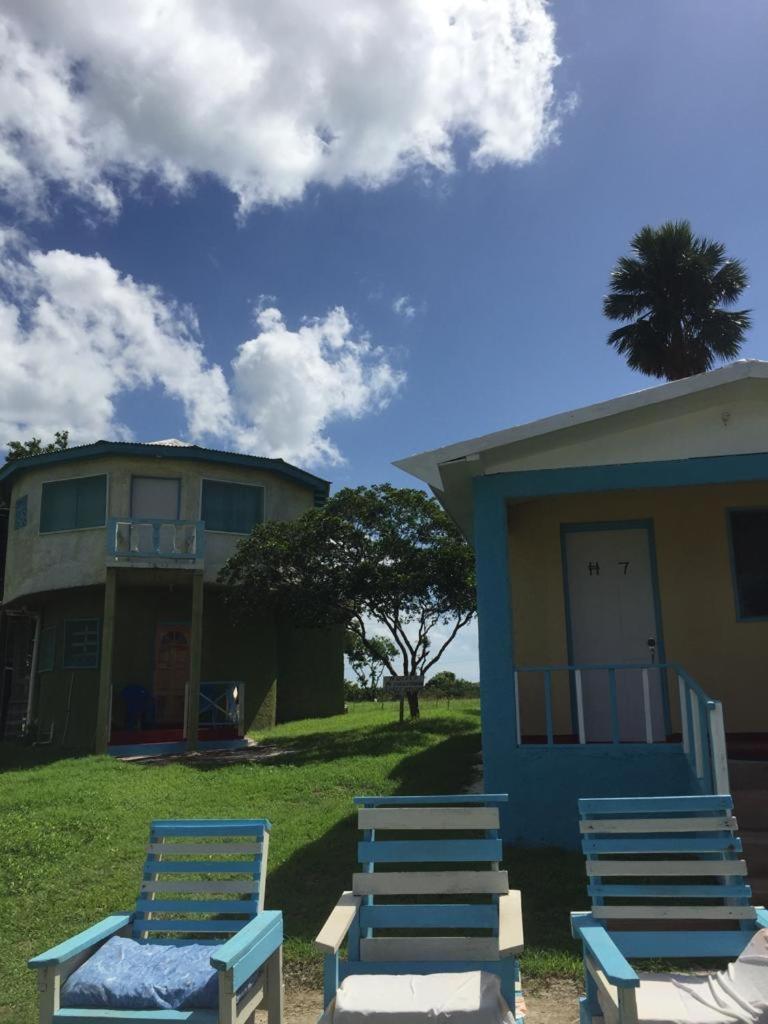 Waikiki Guest House Treasure Beach Dış mekan fotoğraf